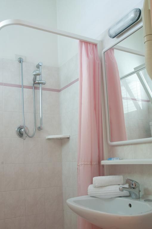 Piccolo Hotel تْشيزيناتيكو الغرفة الصورة